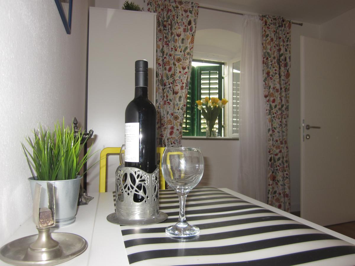 Apartment On The Square Makarska