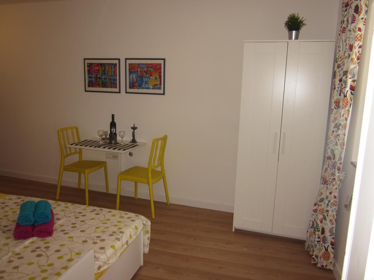 Apartment On The Square Makarska