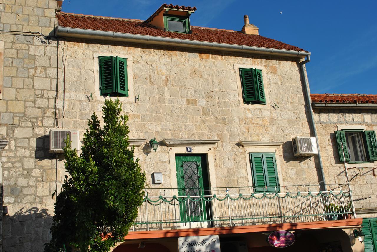 Apartment On The Square Makarska