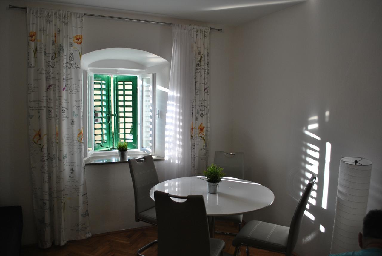 On The Square Apartment Makarska