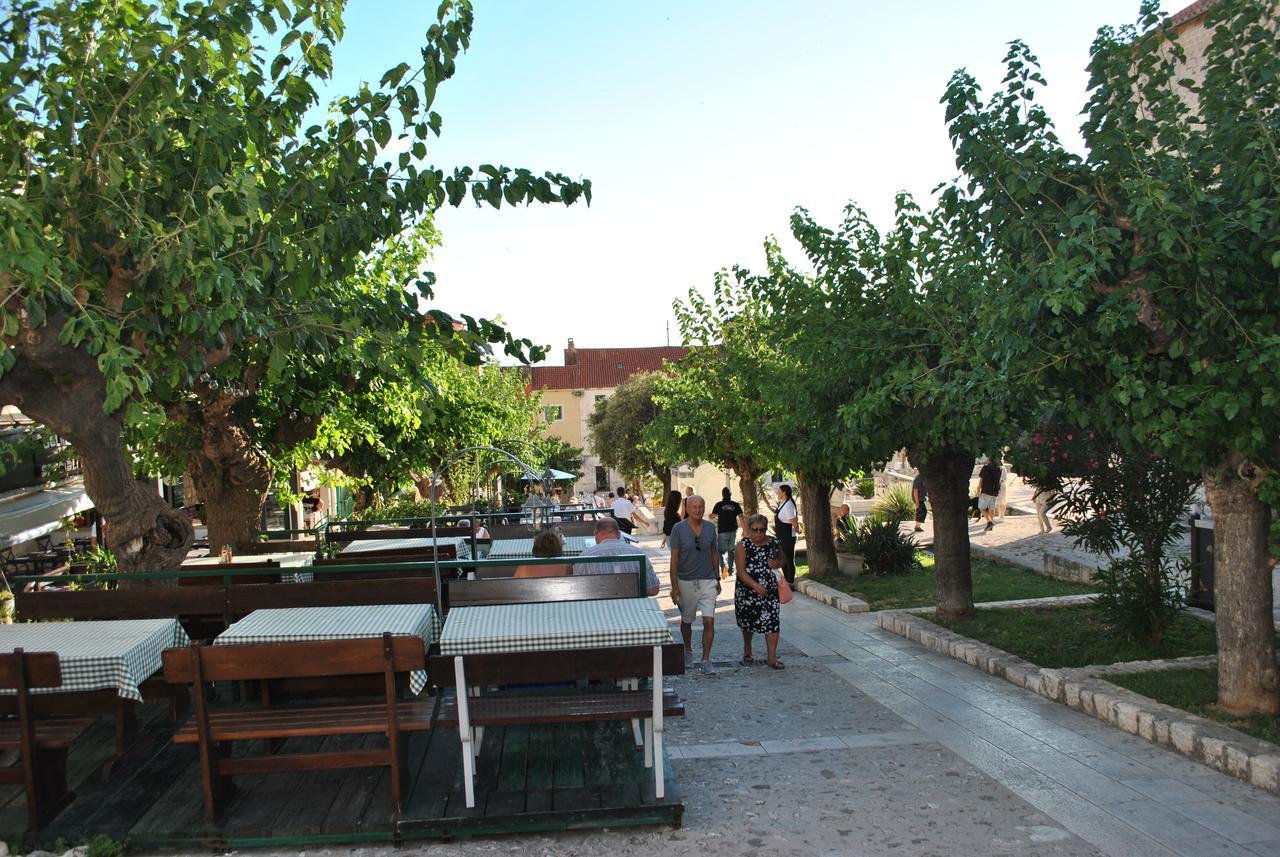 Apartment On The Square Makarska
