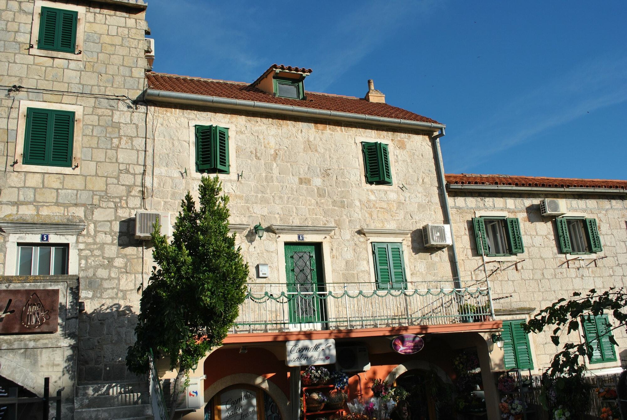 Apartment On The Square